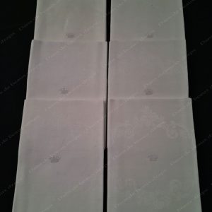 Suite de 6 serviettes de table en damassé de lin,couronne de baron.
