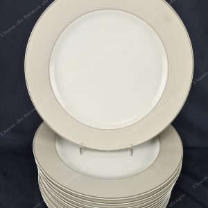 Ensemble de 12 assiettes de présentation en porcelaine ,Christofle,modèle Marly
