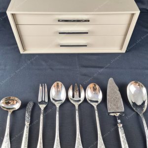 Magnifique ménagère en métal argenté Christofle modèle Jardin d&rsquo;Eden,140 pièces