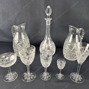 Magnifique service de verres en cristal de Baccarat modèle Lagny, 63 pièces.