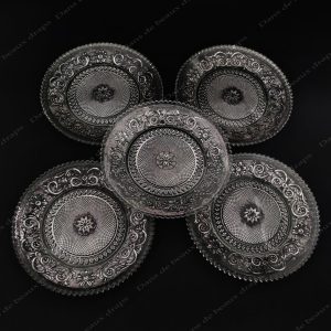 Assiette à dessert en cristal de Baccarat,modèle Arabesque.