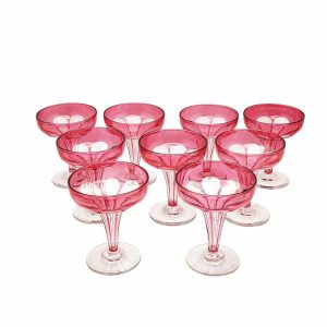 Rare série de 9 coupes champenoises en cristal de Baccarat, doublées roses.