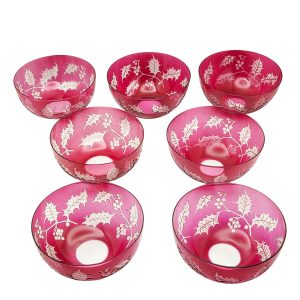 Rare suite de 7 coupelles en cristal doublées à décor de houx, XIXème.