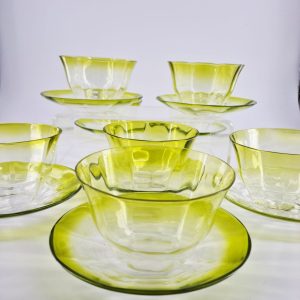 Très bel ensemble composé de 8 coupelles et 8 soucoupes en cristal, XIX ème