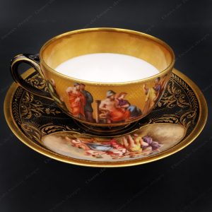 Exceptionnel déjeuner en porcelaine peint main à décor de personnages.19ème.