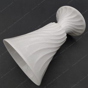 Mazagran à cotes torse en porcelaine de Limoges, maison Haviland.