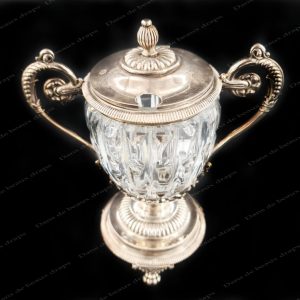 Joli moutardier en cristal et argent,poinçon vieillard.