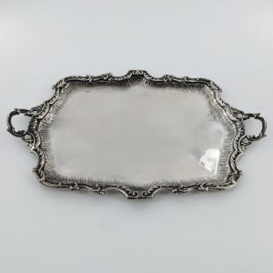 Ravissant petit plateau à courrier en argent, fin XIX ème, de style rocaille