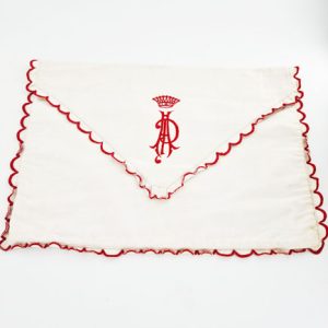 Superbe pochette à lingerie en coton fin XIX ème monogramme sous couronne comtale