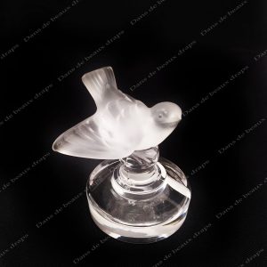 Porte menu Lalique Françe en cristal à décor de moineau.