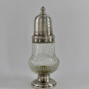 Belle saupoudreuse en verre et métal argenté, orfèvre Christofle