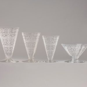 Rare service de verres en cristal de Baccarat gravé, époque Art déco, modèle Lido, 48 pièces.