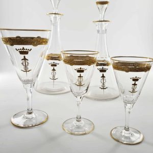 Très beau service de verres en cristal doré XIXème , blason sous couronne , 30 pièces