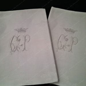 Jolie serviette de table en damassé de lin,monogramme GP,couronne de marquis.