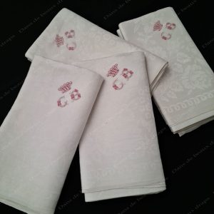 Magnifique serviette de table en damassé de lin,monogramme GB,couronne de baron.