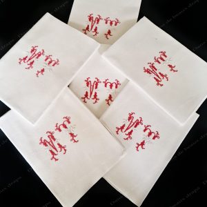 Suite de 6 très belles serviettes en damassé de lin monogramme MT.