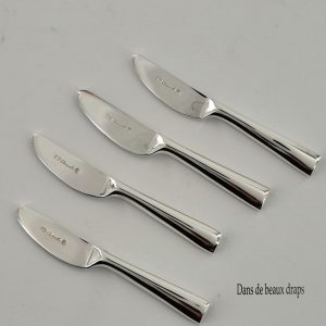 Suite de 4 tartineurs en métal argenté, orfèvre Christofle.