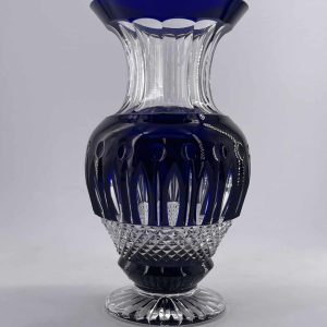 Superbe vase en cristal doublé bleu, Saint Louis, modèle Tommy