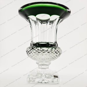 Magnifique vase en cristal taillé doublé vert, cristallerie de  Saint Louis, modèle Versailles.